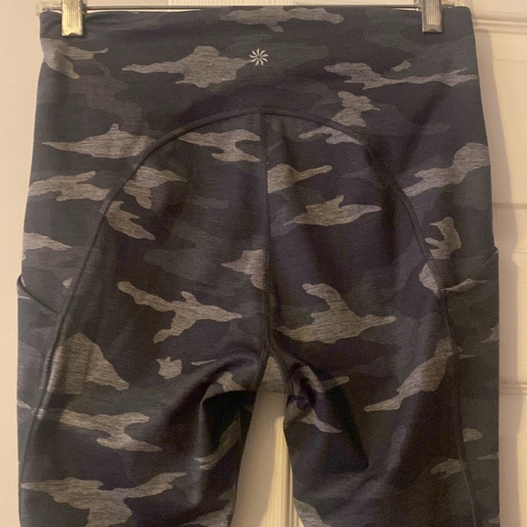 Athleta Ultimate Camo 7/8 legging - Picture 2 of 4